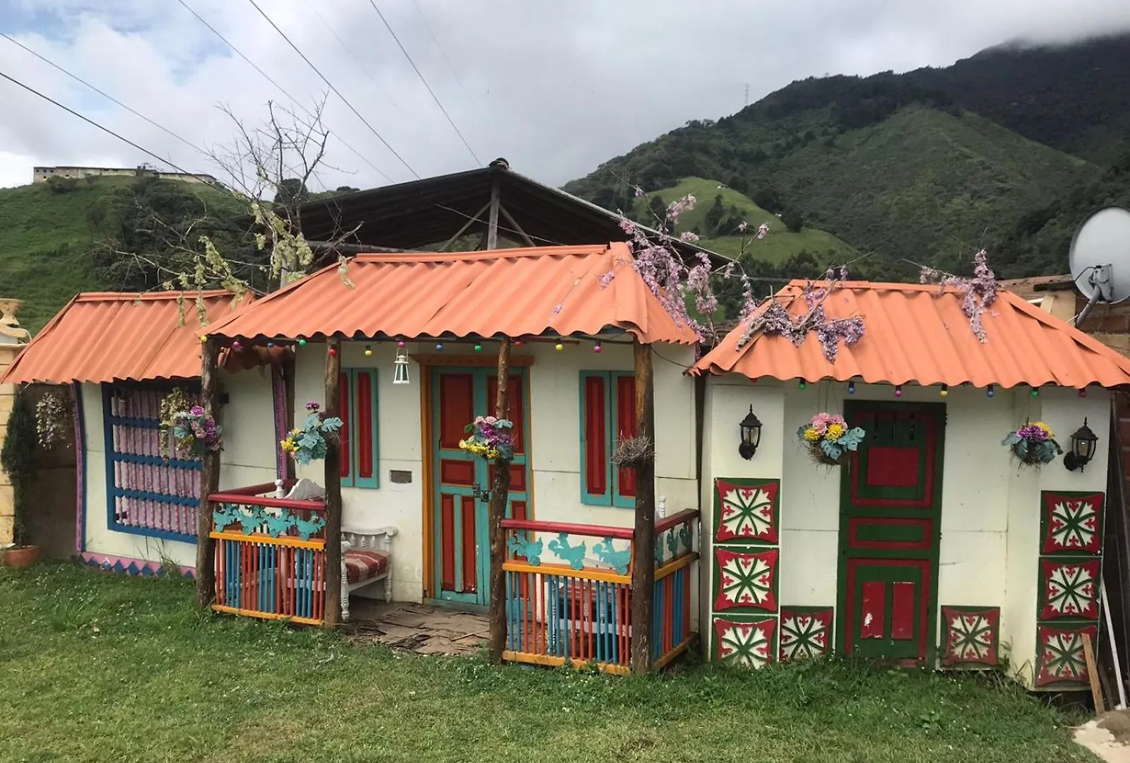 Medellin Antioquia Eco Hostel Montanita Tours & Desayuno Paisa Incluido Itagui